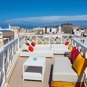 https://riad-jennat-el-mossafir.essaouirahotels.net